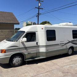 2001 Rialta Minnie Winnie Camper - SUPER LOW MILES!!
