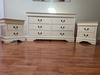 Cream 3-Piece Bedroom Set: 6-Drawer Dresser and 2 Nightstands