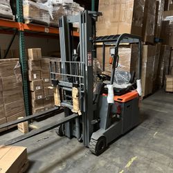 $19500!!! Brand New 3 Wheel Electric Forklift 3300 Lbs cap 197” Lift Height