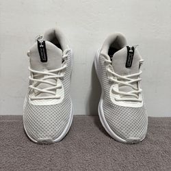 UNDER-ARMOR TENNIS SHOES GO CONDITION $20