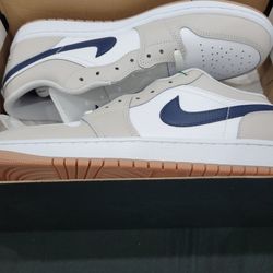Air Jordan 1 Low "Georgetown" (Midnight Navy/Neutral Grey) - 9.5 US