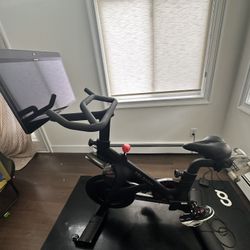 Peloton Bike + (Model PL-02, 2022) - Exellent condition - Lightly used