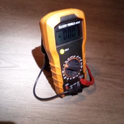 Klein Tools Multimeter MM300 W/Kickstand