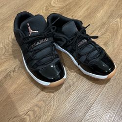 Jordan 11 Retro Low Bleached Coral