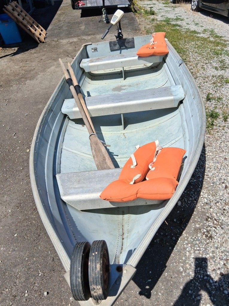 12 Ft Smokercraft Aluminum Boat