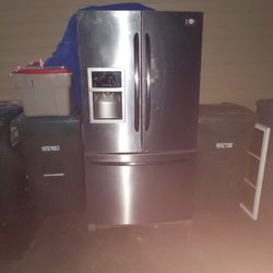 H75"W35" Frigidaire Gallery Refrigerator Freezer