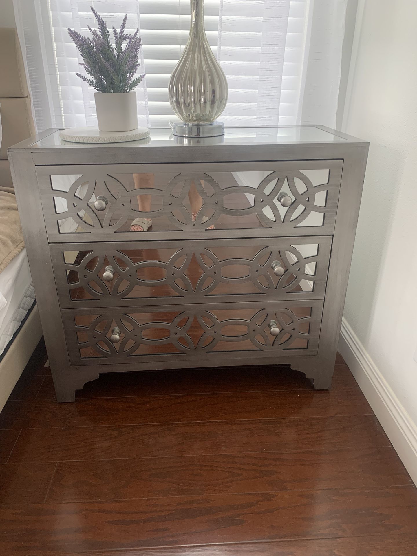 2 Mirrored Dresser