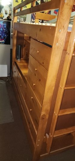 Twin Size Loftbed With Desk, Drawer & Closet