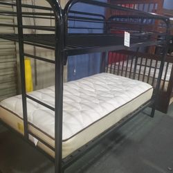 Twin /Twin Bunk Bed