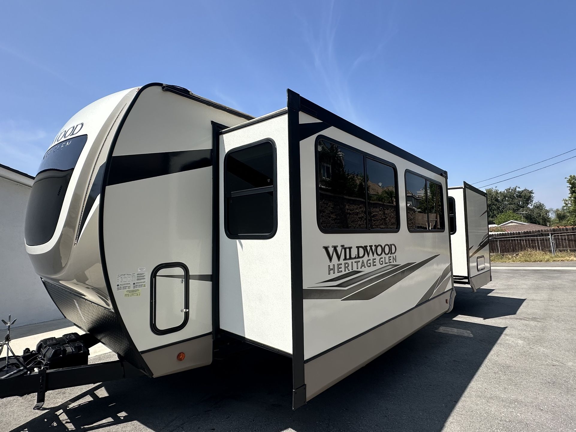 2022 Wildwood Heritage Glen Travel Trailer W/ 2 Slides