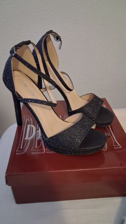 Zapatillas para mujer. Size 8.