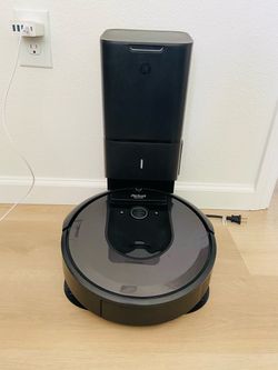 Robot vacuum cleaner with auto disposal