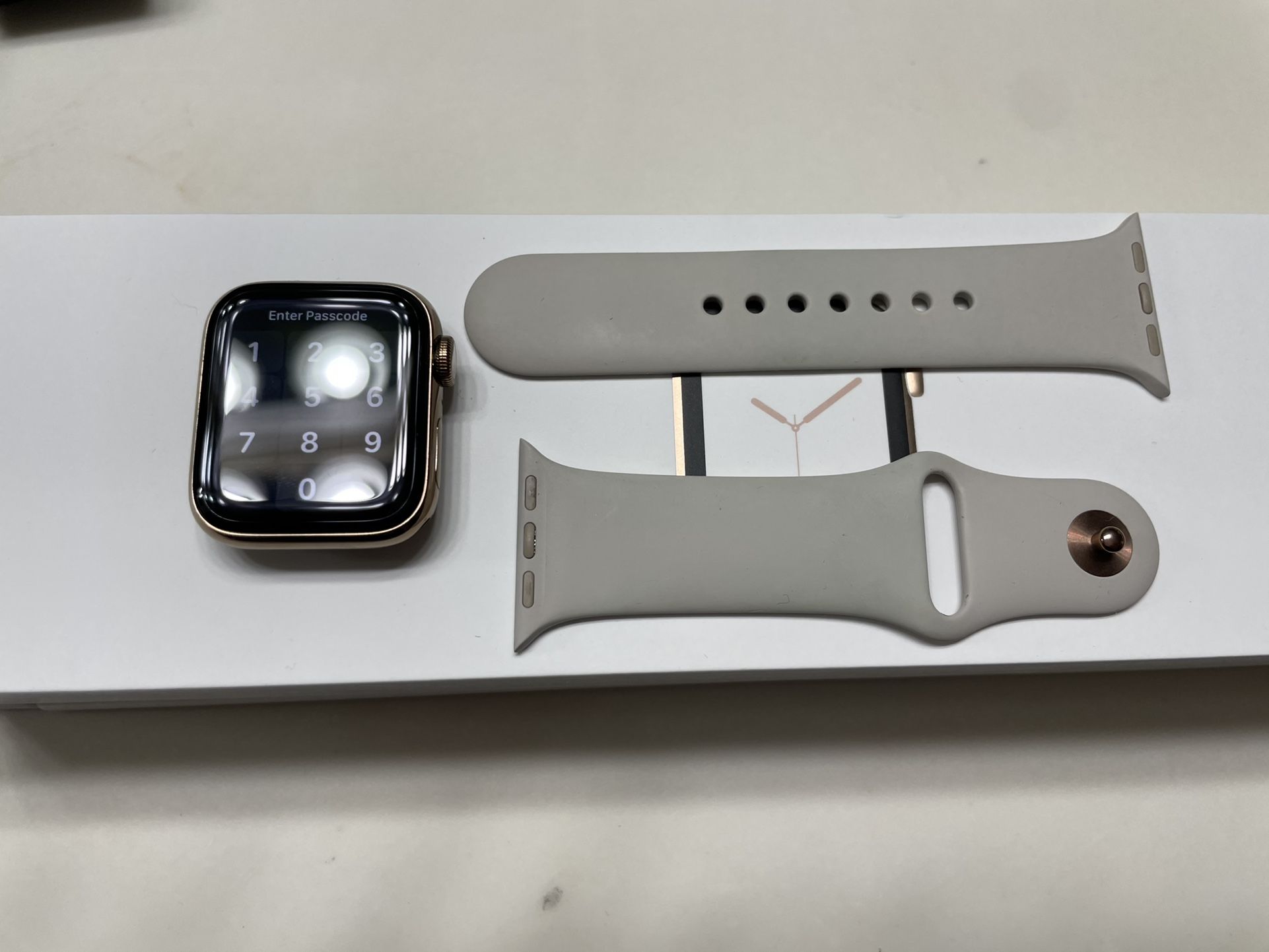 Apple Watch Series (GPS Cellular) 40mm Stainless Steel Case - Main Image