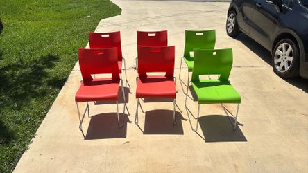 Set of six 6 Heavy Duty Plastic and Chrome Stackable Chairs Great Condition