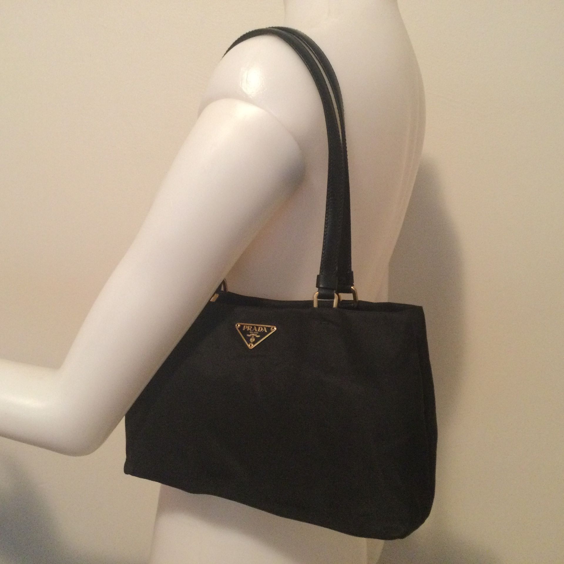 🔥Vintage PRADA Black Nylon BAG🔥Gold Logo/Accents🔥Leather Straps🔥Near Perfect Condition🔥$300🔥Easy Meetup at Mothers Market 92627
