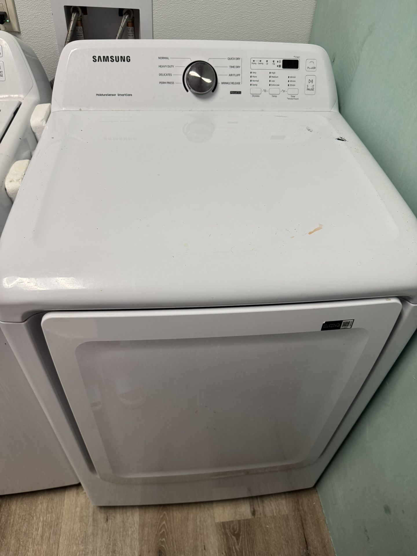 A Set Of Washer And Dryer For Sale
