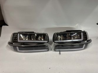 AS IS 99-02 CHEVY SILVERADO HEADLIGHTS 00-06 CHEVY TAHOE BLACK HOUSING LED TOP LEFT HAS A BROKEN TAB