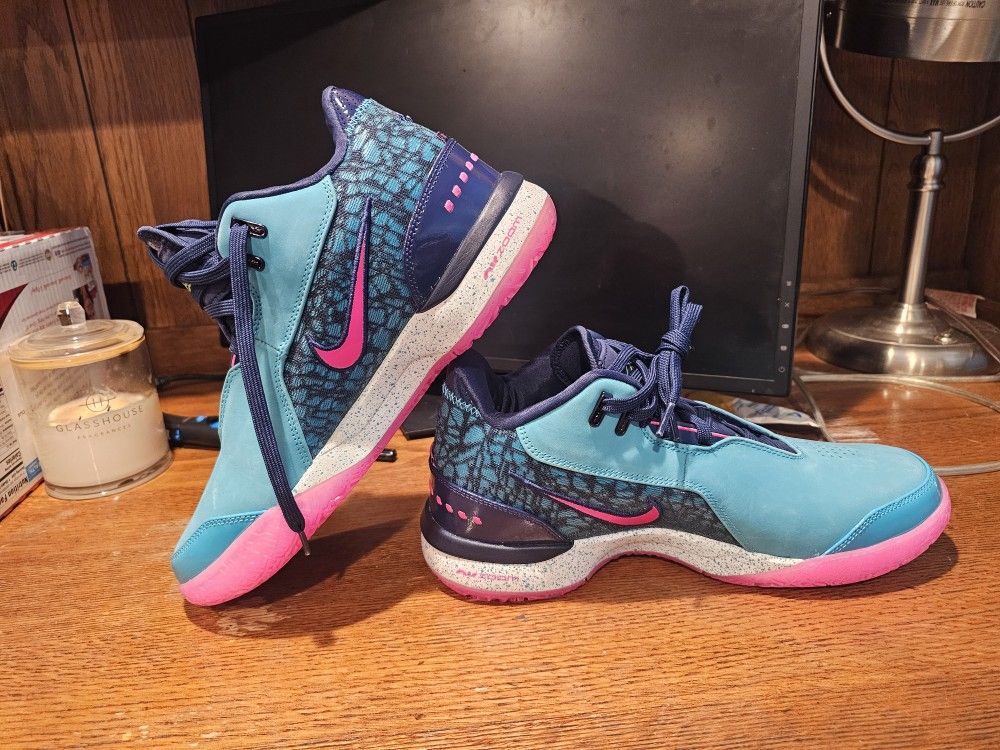 NXXTGEN NIKE MENS 9.5 SHOES
