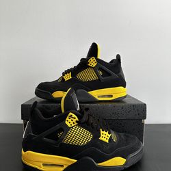 Jordan 4 Yellow Thunder size 9