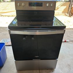 Whirlpool Electric Range And Microwave