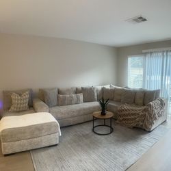 Beautiful Beige Sectional Sofa – Excellent Condition