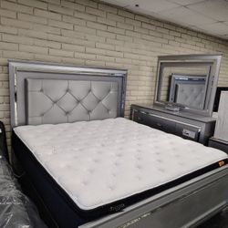 🤩King Bedroom Set🚨Led Headboard &Mirror And Nightstand Have Led💰