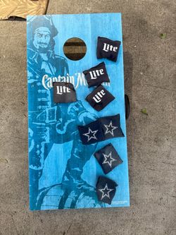 Captain Morgan Cornhole Board + 8 cornhole toss bags