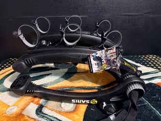 Saris Bones EX 3-Bike Trunk Rack.