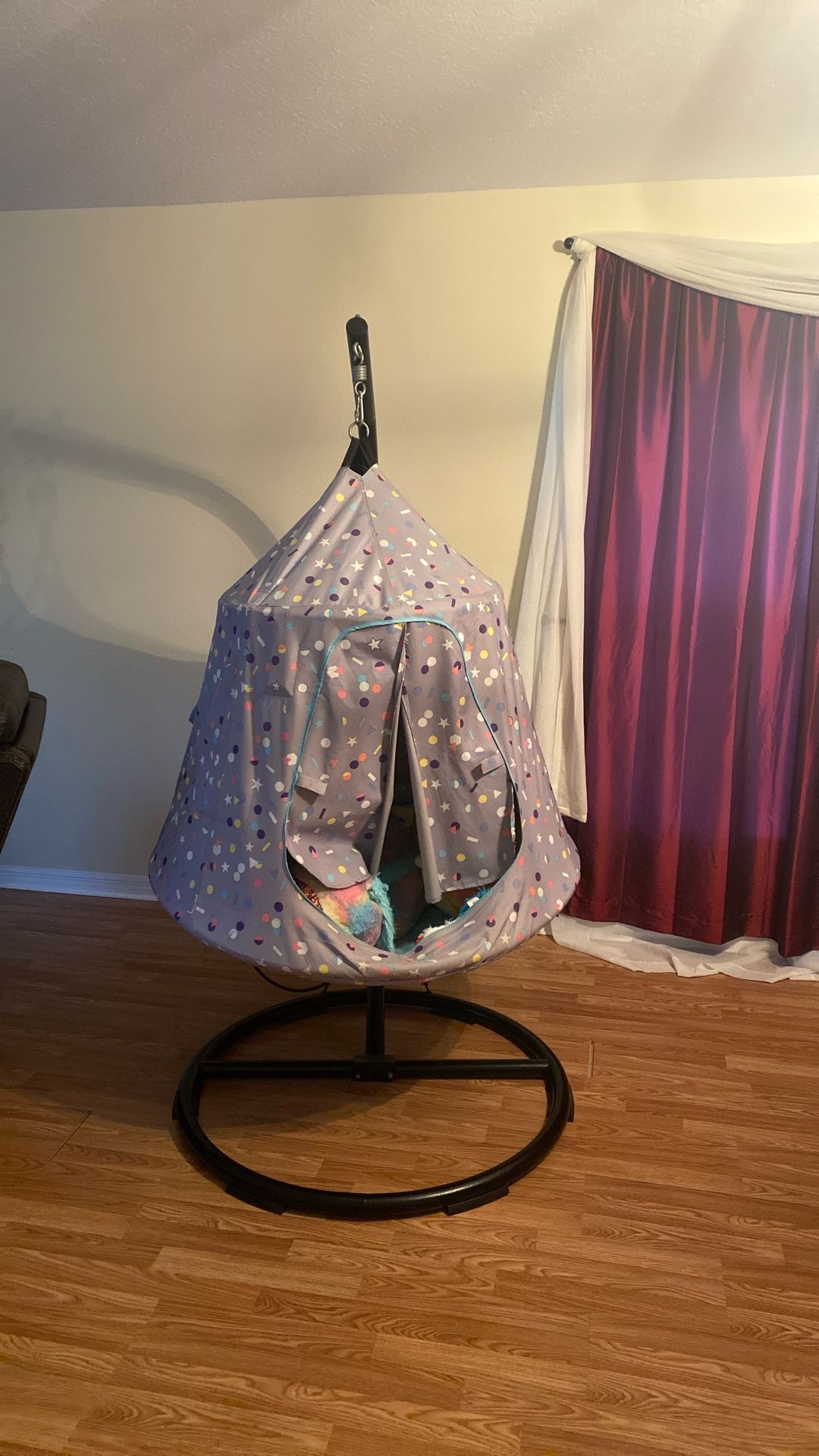 Hanging Tent For Kids And Adults. 