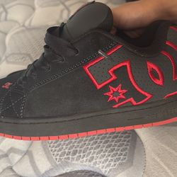 Dc court graffic grey and red