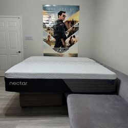 Nectar Luxe Hybrid, King, Like New, Perfect Condition