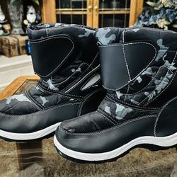 Kids All Weather Boots Size 4
