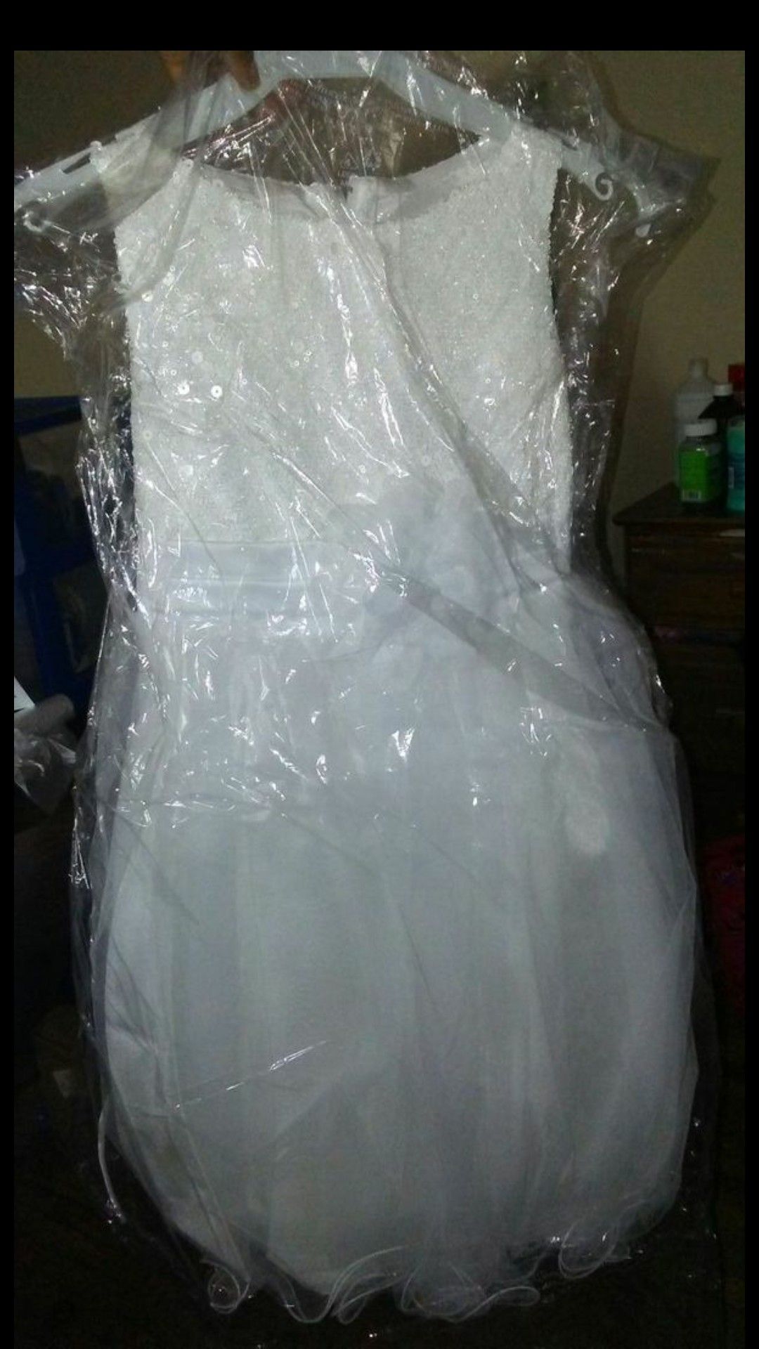 Flower girl dress white size 10/12. BRAND NEW