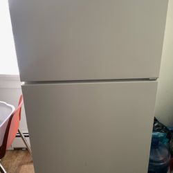 Amana Apartment Sized Refrigerator 