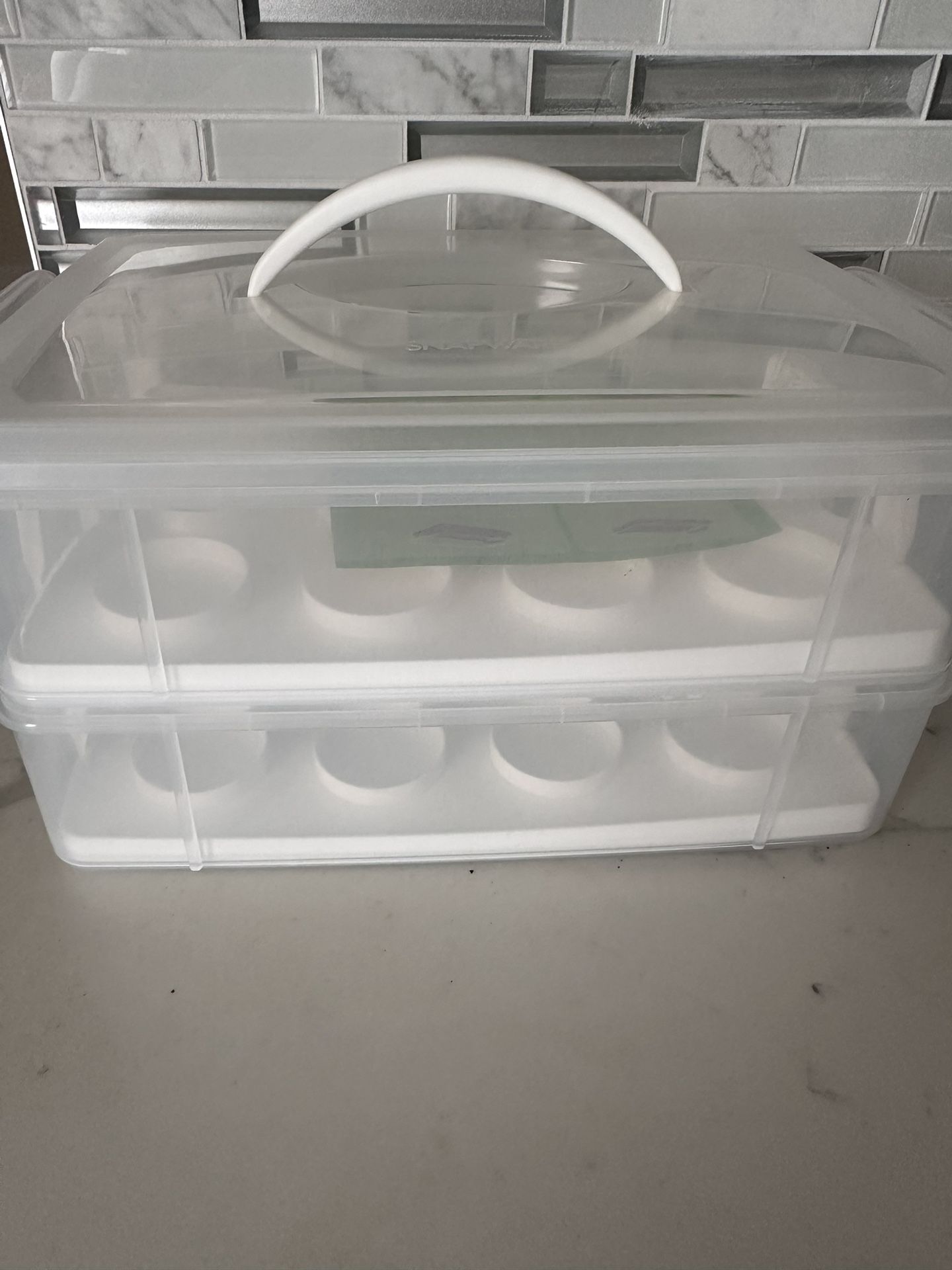 Cupcake/Cake Holder. Pick Up