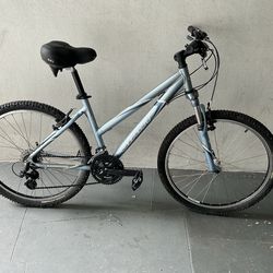 BICYCLE GIANT 24 SPEED SIZE 26 BRAND NEW