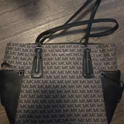Michael Kors Voyager Tote Bag
