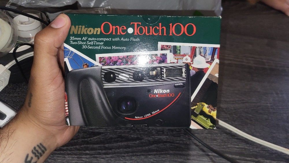 Nikon One.Tounch 100