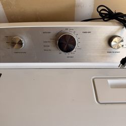 Maytag 7.0-cu ft Gas Dryer (1yr old)