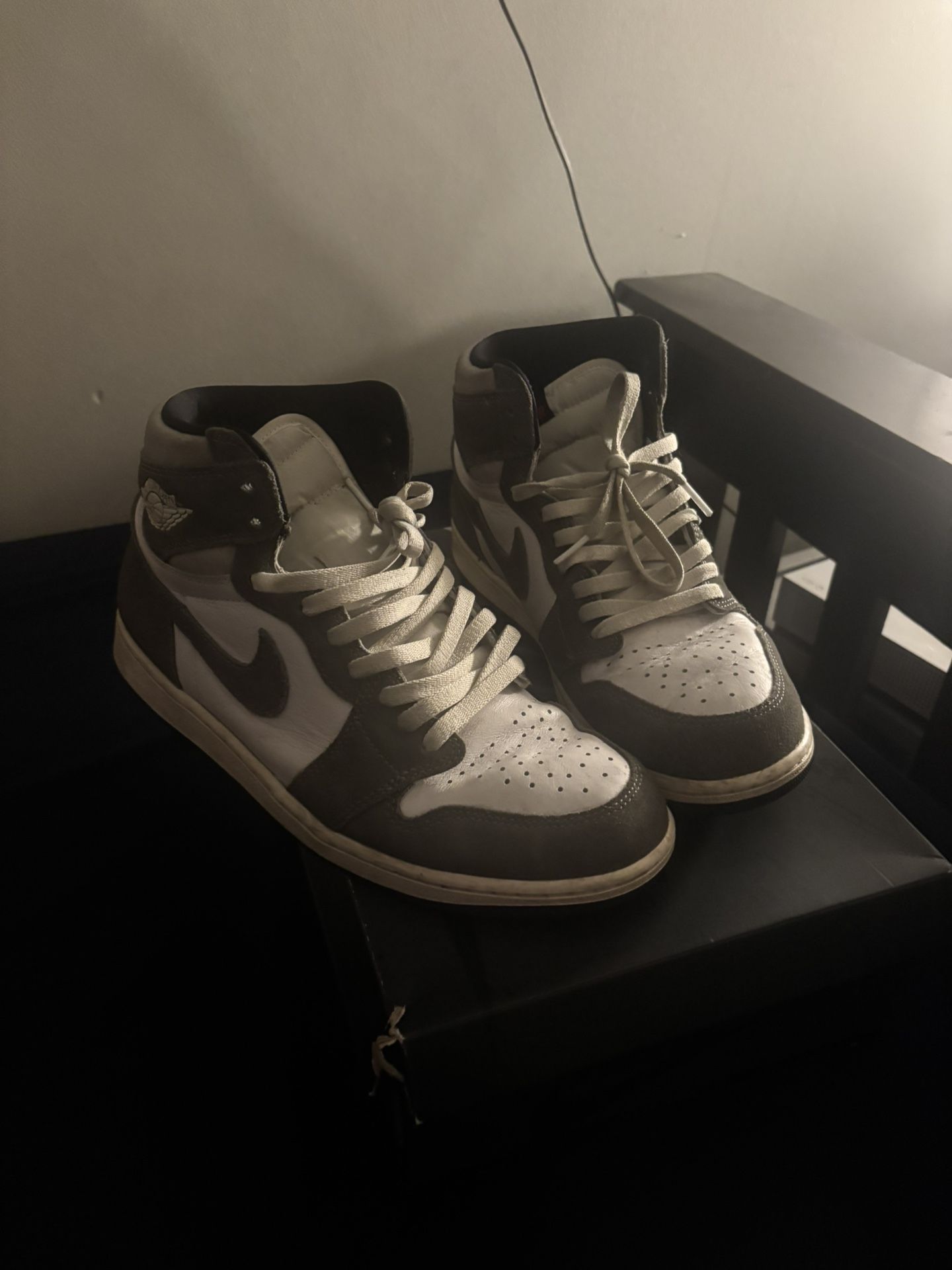 grey washed jordan 1 (barley any star lost and we can negotiate prices)