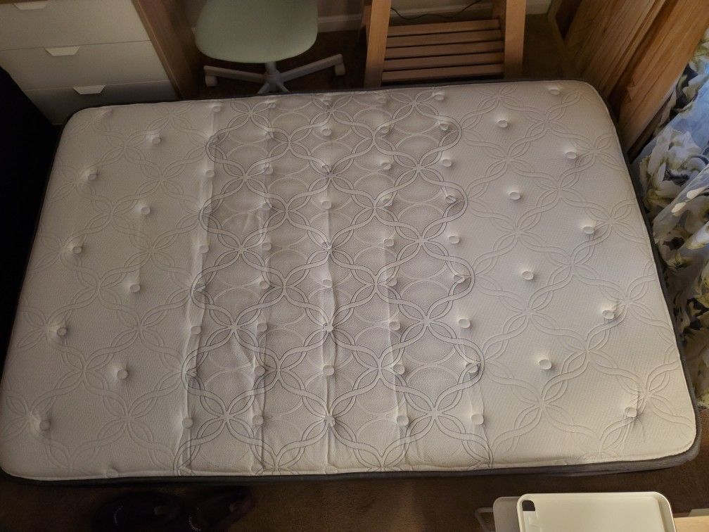 Sealy Posturepedic Mackville Plush Euro Top FullXL, Box Spring, Frame