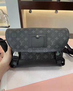 Louis Vuitton black old-style messenger bag