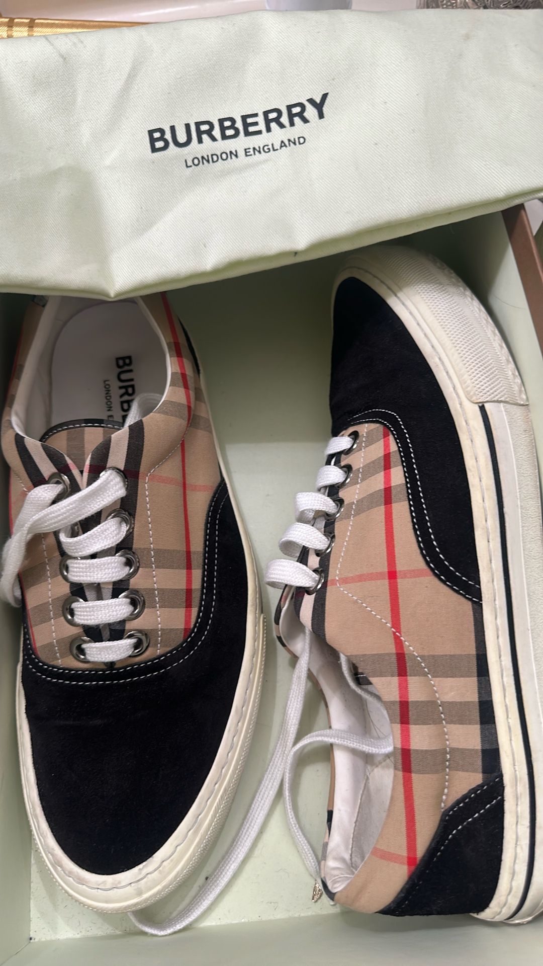 Burberry Low Tap Sneakers Great Condition