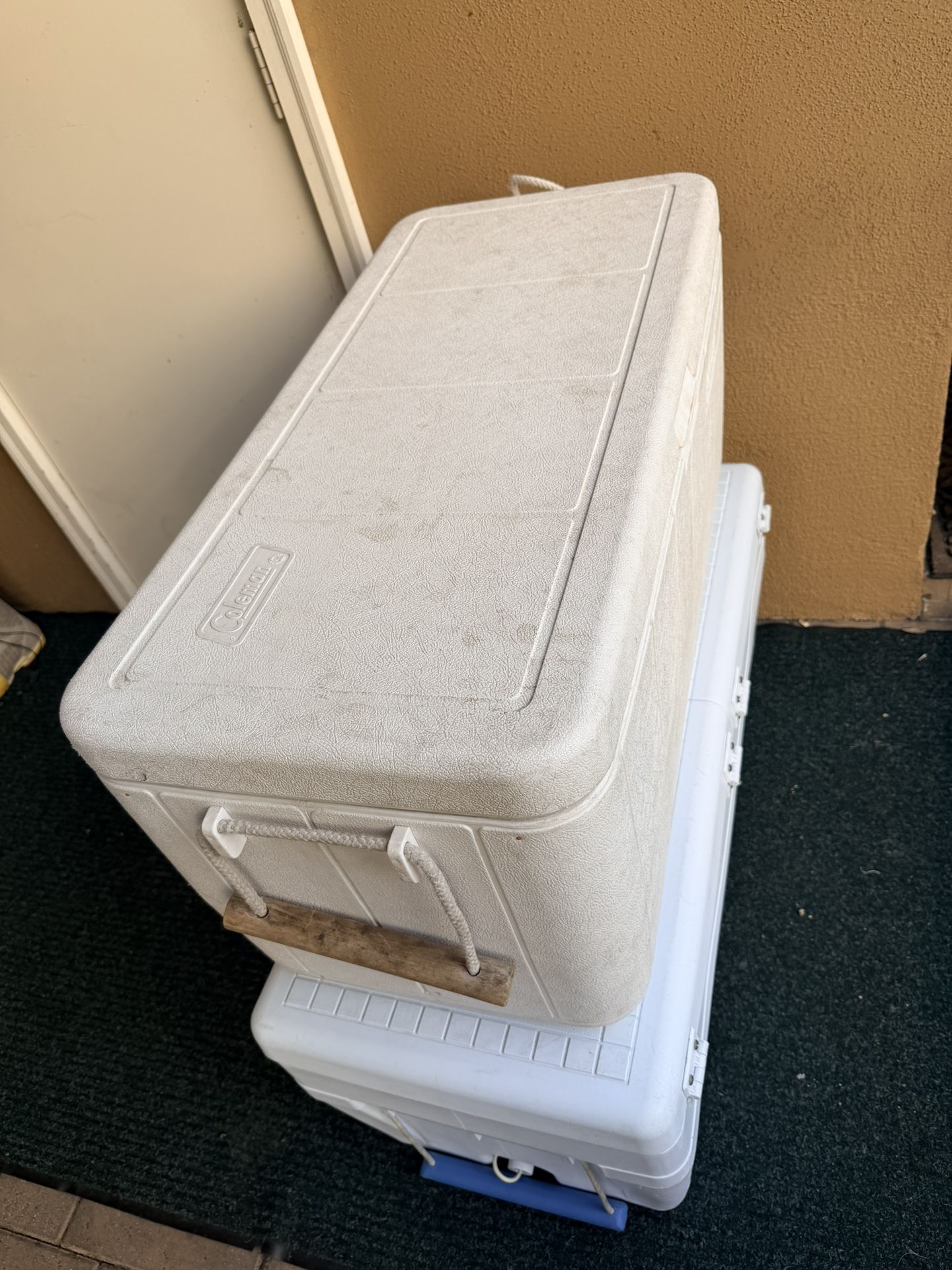 Coleman 100 quarts marine cooler