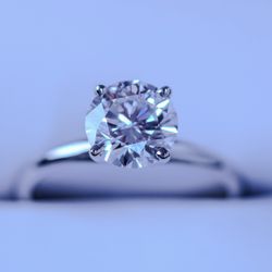 Stunning 1.58 CT VS1 Diamond Engagement Ring - 14K Solid White Gold with Paperwork
