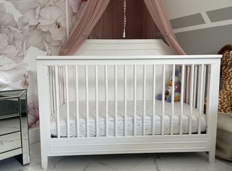 White Crib With Memory Foam Mattress / Cuna Blanca Con Colchón 
