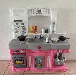 Step2 Fun with Friends Kitchen