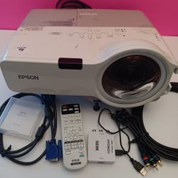 Projector  Epson Short Throw Complete 