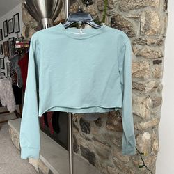 Kyerivs Casual Crop Sweatshirt for Women Crewneck Cropped Shirts Workout Long Sleeve Crop Top