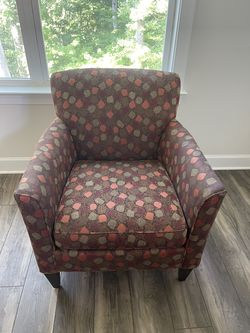 Storehouse Furniture Upholstered Accent Chair – Excellent Condition